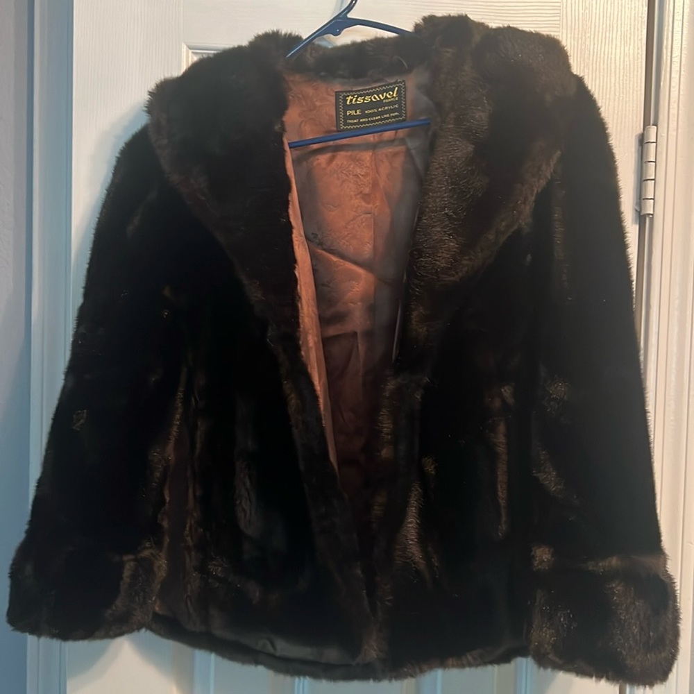 VINTAGE FAUX CAPE